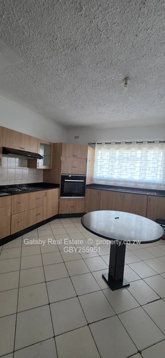 Seven bedroomed house to let