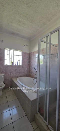 Seven bedroomed house to let