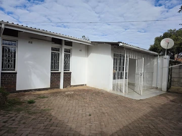 Immediately available Avondale 2- bed flat