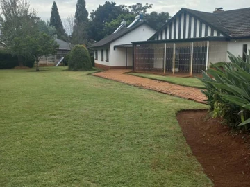 Mature family homenis sought  after area  available immediately.